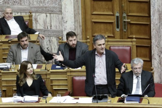 Σύγκρουση από το παρελθόν με το βλέμμα στο μέλλον