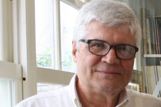 Πέθανε ο Θανάσης Χαρμάνης του εκδοτικού οίκου «Υψιλον»