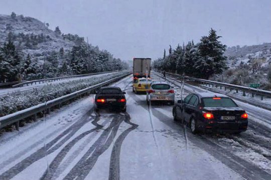 Εισαγγελική παρέμβαση για τις ουρές χιλιομέτρων