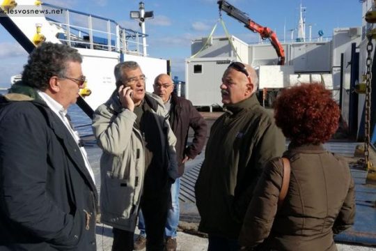 Ο «πόλεμος» των οικίσκων με θύματα τους πρόσφυγες