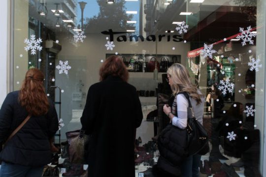 ΕΣΕΕ: 1,59 δισ. ευρώ στην αγορά από το δώρο Χριστουγέννων