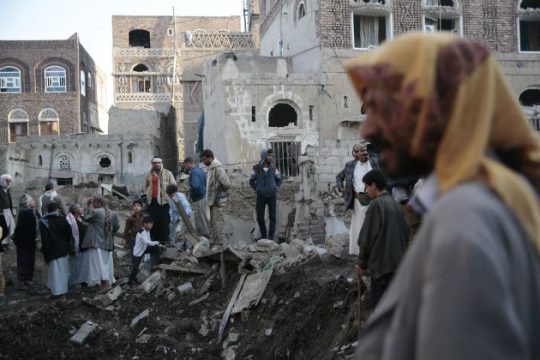 Δεκάδες άμαχοι νεκροί από βομβαρδισμούς στην Υεμένη