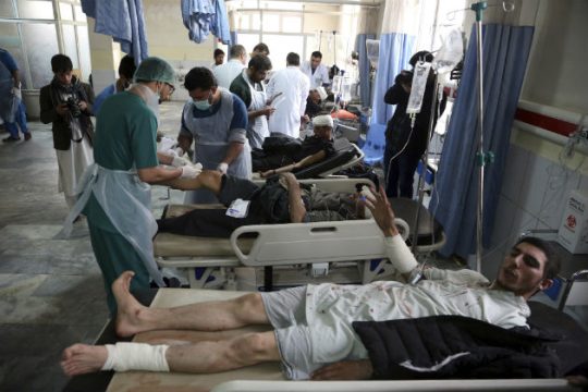 Μακελειό από επίθεση αυτοκτονίας με ασθενοφόρο