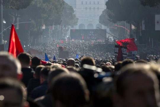 Μαζική αντικυβερνητική διαδήλωση στην Αλβανία