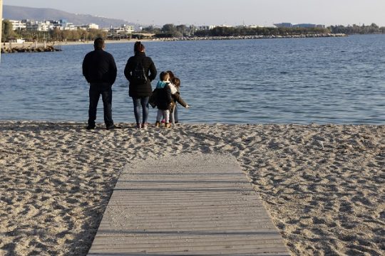 Βόλτα στο παγωμένο αλλά ήρεμο Φαληράκι
