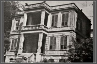 Σώθηκε από τις μπουλντόζες αλλά έγινε στάχτη από θερμοκέφαλους