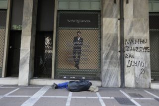 Τα μνημόνια τελειώνουν, οι πληγές παραμένουν