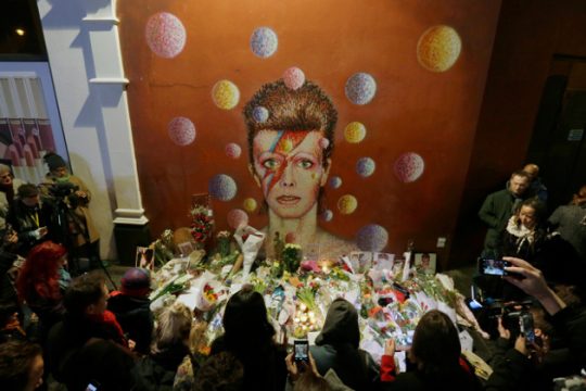 14 + 1 τραγούδια για τον David Bowie