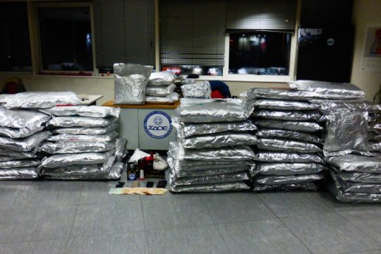 Έκρυβαν πάνω από 400 κιλά κάνναβης σε σάκους ρυζιού