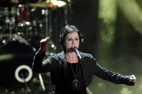 Πέθανε ξαφνικά η τραγουδίστρια των Cranberries