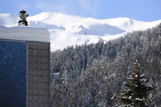 Επαφές Τσίπρα – Ζάεφ στο χιονισμένο Νταβός