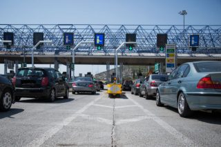 Πρωτοχρονιάτικο «καπέλο» στα διόδια