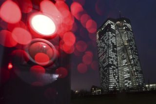 Υπεράνω ελέγχων και λογοδοσίας η Ευρωπαϊκή Κεντρική Τράπεζα