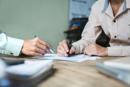 «Στα πράσα» εργοδότης που απαίτησε επιστροφή του δώρου