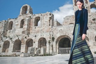 Μόδα από τη Μαρέβα Γκραμπόφσκι στην πλατεία του Ηρωδείου