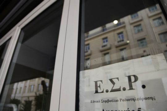Συνεχίζεται η αποσφράγιση των φακέλων για τις άδειες