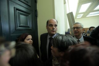 Καθηγητής και διοικητικοί του ΕΚΠΑ δικάζονται κατ’ εντολή Φορτσάκη