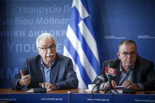 Μαθήματα γλώσσας και πολιτισμού σε πρόσφυγες πάνω από 15