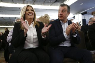 Οι ωδίνες ενός πολιτικού τοκετού