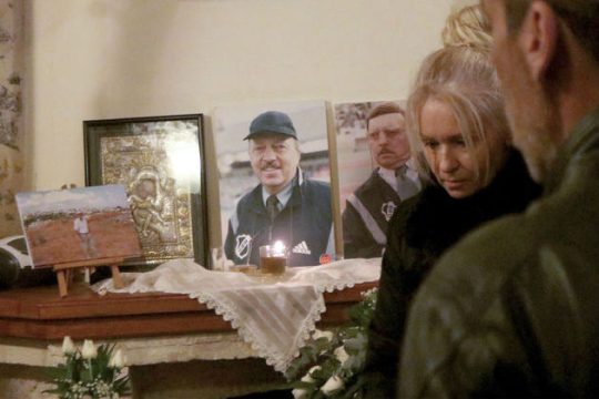 Θέλω στον τάφο μου χορό με δυνατό λυράρη, να νιώσει ο χάρος ένοχος που ήρθε να με πάρει