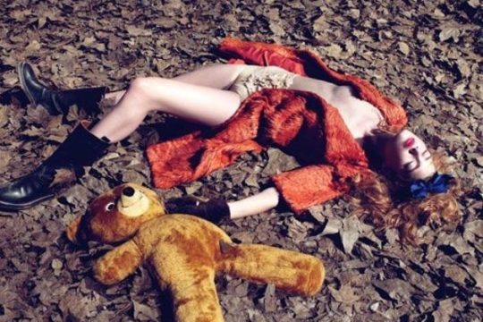 Τα σινιέ παπούτσια της νεκρής, ποια θα τα αγοράσει;