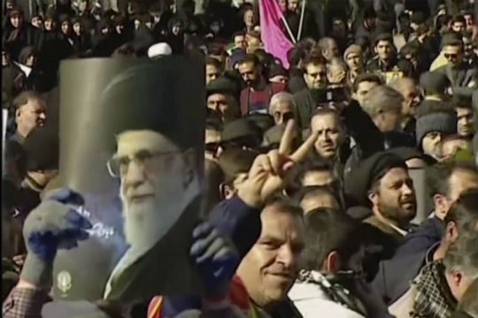 Η θεοκρατία αντεπιτίθεται