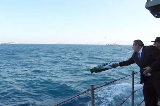Μετ’ εμποδίων ρίψη στεφάνου στα Ίμια
