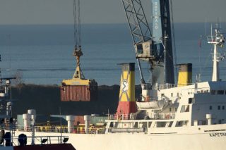 Έδεσε ο «Καπετάν Χρήστος», μεταφέρονται τα εκρηκτικά