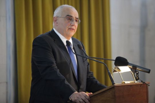 Υπέρ του «μαξιλαριού ασφαλείας» για την επιστροφή στις αγορές