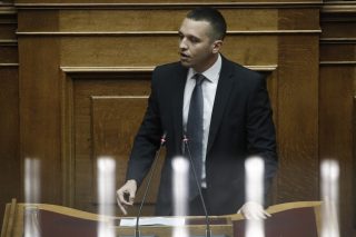 Νέο ατιμώρητο παραλήρημα Κασιδιάρη στη Βουλή