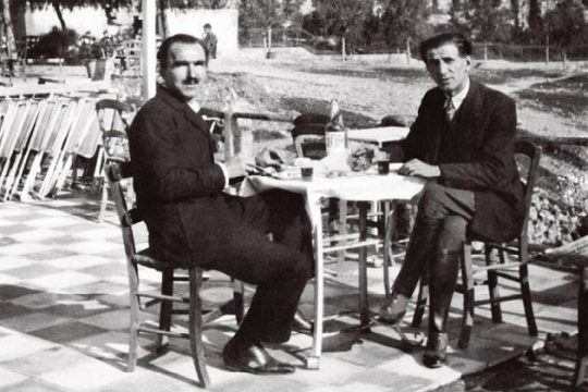 Η γροθιά του «λευκού Ελληνικού πολιτισμού»