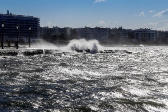 Παγωνιά μέχρι το τέλος της εβδομάδας, απαγορευτικό απόπλου απ’ τα λιμάνια