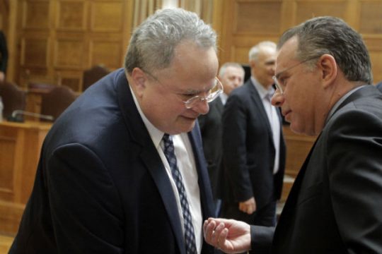 Βολές Κουμουτσάκου σε Κοτζιά για την Εκκλησία