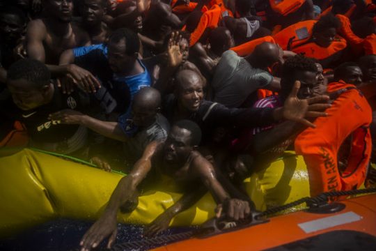 HRW: «Δεν πρέπει να στέλνουμε μετανάστες πίσω στη Λιβύη»