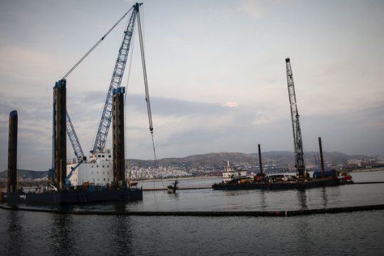 Ανελκύονται από το Πέραμα δύο παλιά ναυάγια