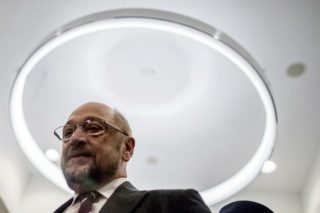 Πρόβλημα στρατηγικής και αξιοπιστίας για τον Σουλτς