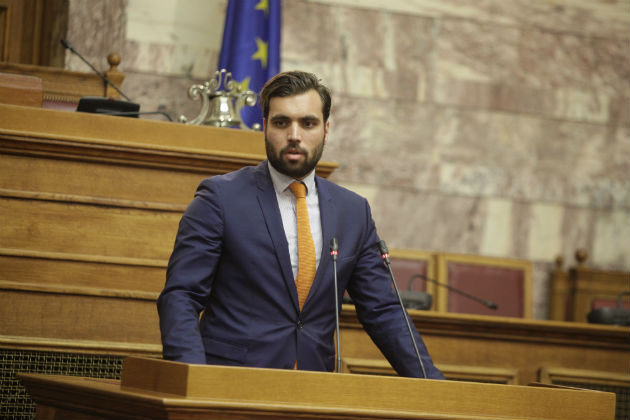 Διαψεύδει ο Μεγαλομύστακας το «φλερτ»