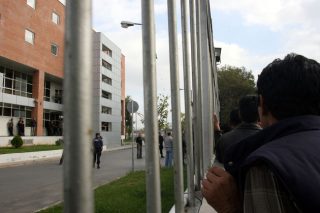 Απέδρασαν τρεις κρατούμενοι από το Μεταγωγών
