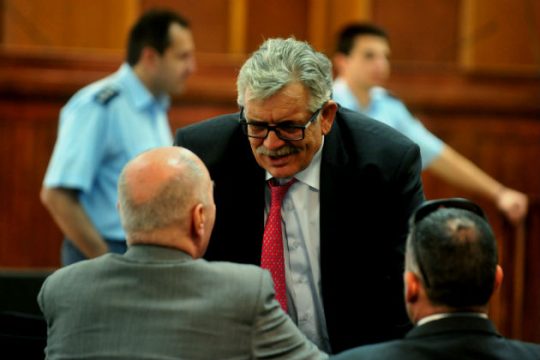 Φρένο στη δίκη από τη Χρυσή Αυγή