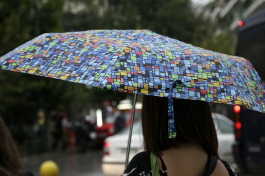 Βροχερός καιρός σε όλη τη χώρα