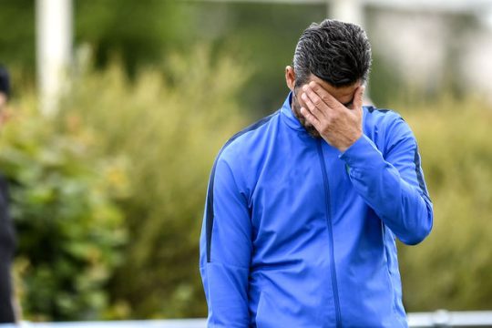 Σε μια… κλωστή