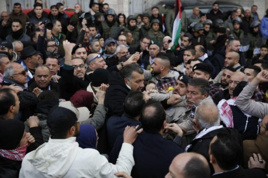 Οργή Παλαιστινίων για τα «πωλητήρια» του Πατριάρχη Ιεροσολύμων