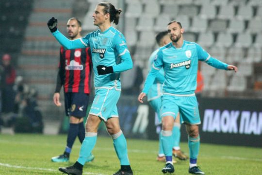 Πρόκριση στους «8» με «σβηστές» τις μηχανές