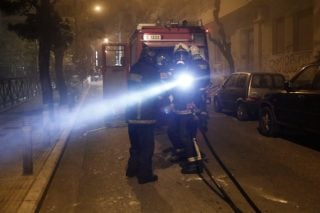Θεσσαλονίκη: Πυρκαγιά έκαψε κολώνα της ΔΕΗ και βύθισε στο σκοτάδι Πανόραμα και Χορτιάτη