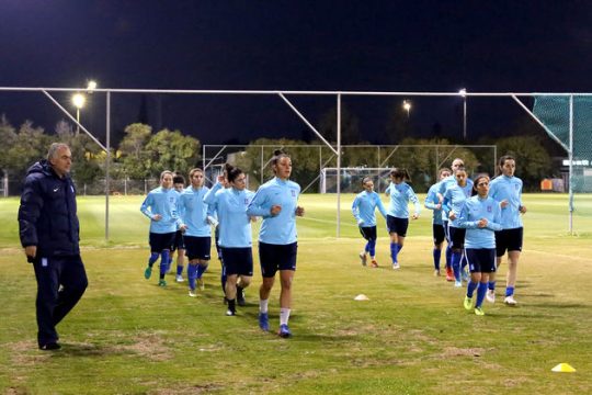 «Τα παντελόνια δεν σε… κάνουν άντρα»