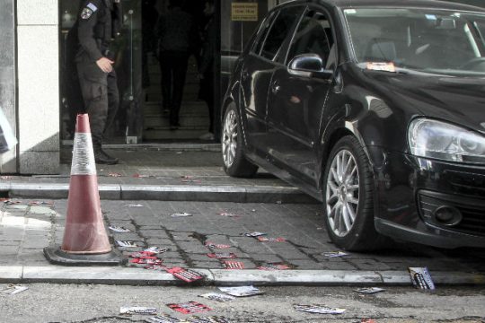 Εισβολή Ρουβίκωνα στο «φοροληστρικό υπουργείο του Τσακαλώτου»