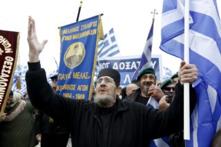 Αυτό μας έλειπε τώρα, η ΕΡΤ να δείχνει live τους μακεδονομάχους