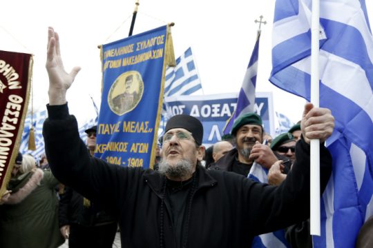 Αυτό μας έλειπε τώρα, η ΕΡΤ να δείχνει live τους μακεδονομάχους