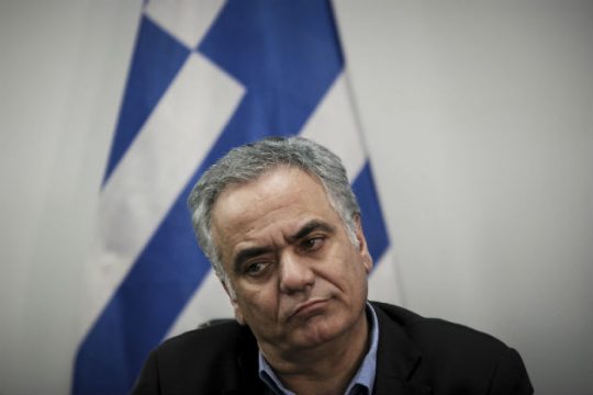 «Όποιος δεν είναι ανεμοδούρας πολιτικός να πάρει ξεκάθαρη θέση»