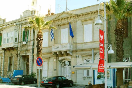 Απόπειρα εμπρησμού κτιρίου του προξενείου στη Σμύρνη